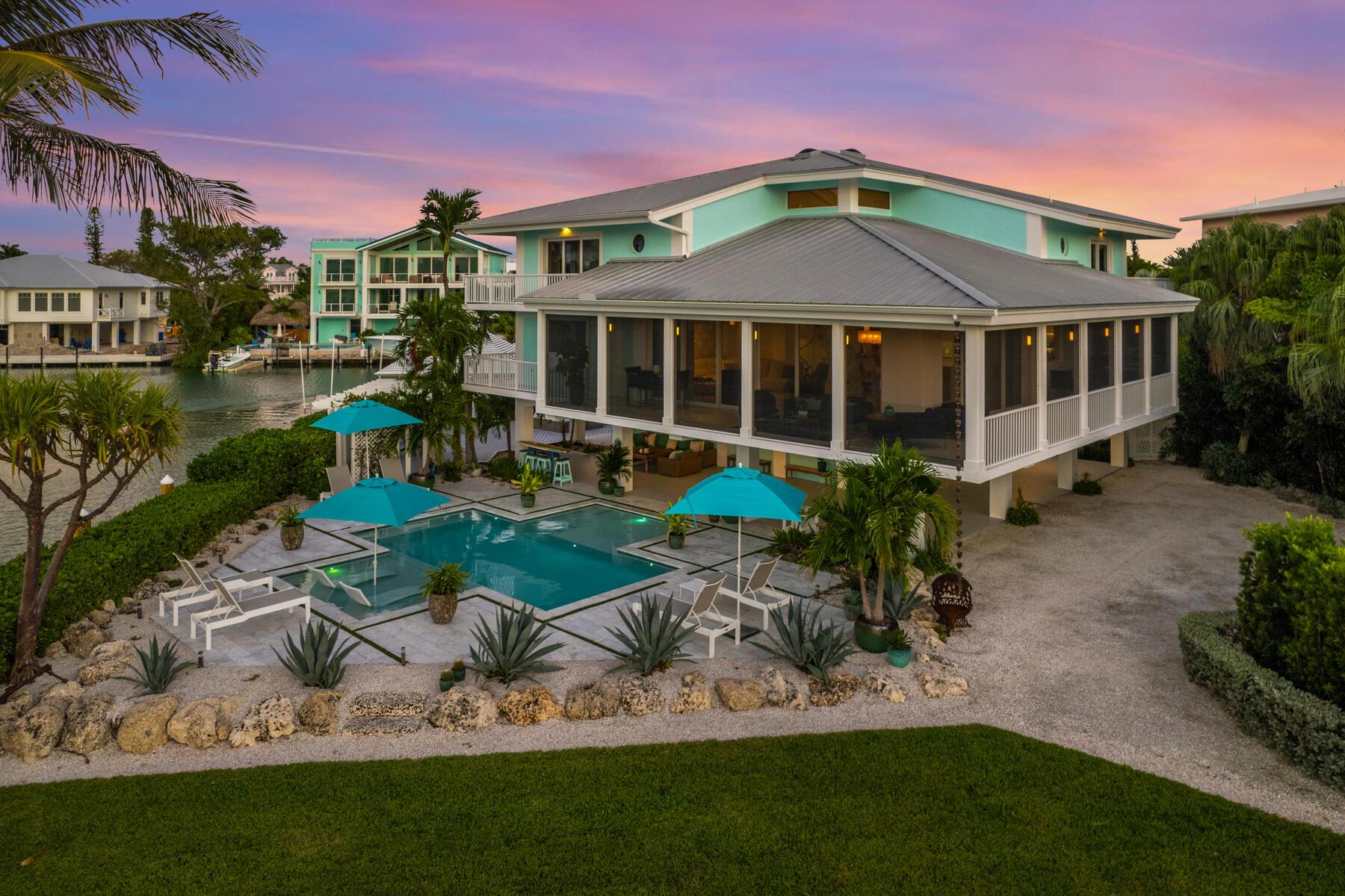 Image 4: Overview of Bayview Hideaway