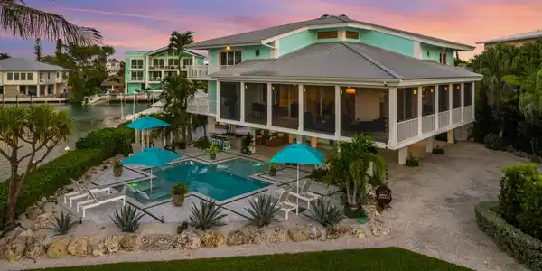 Image 4: Overview of Bayview Hideaway