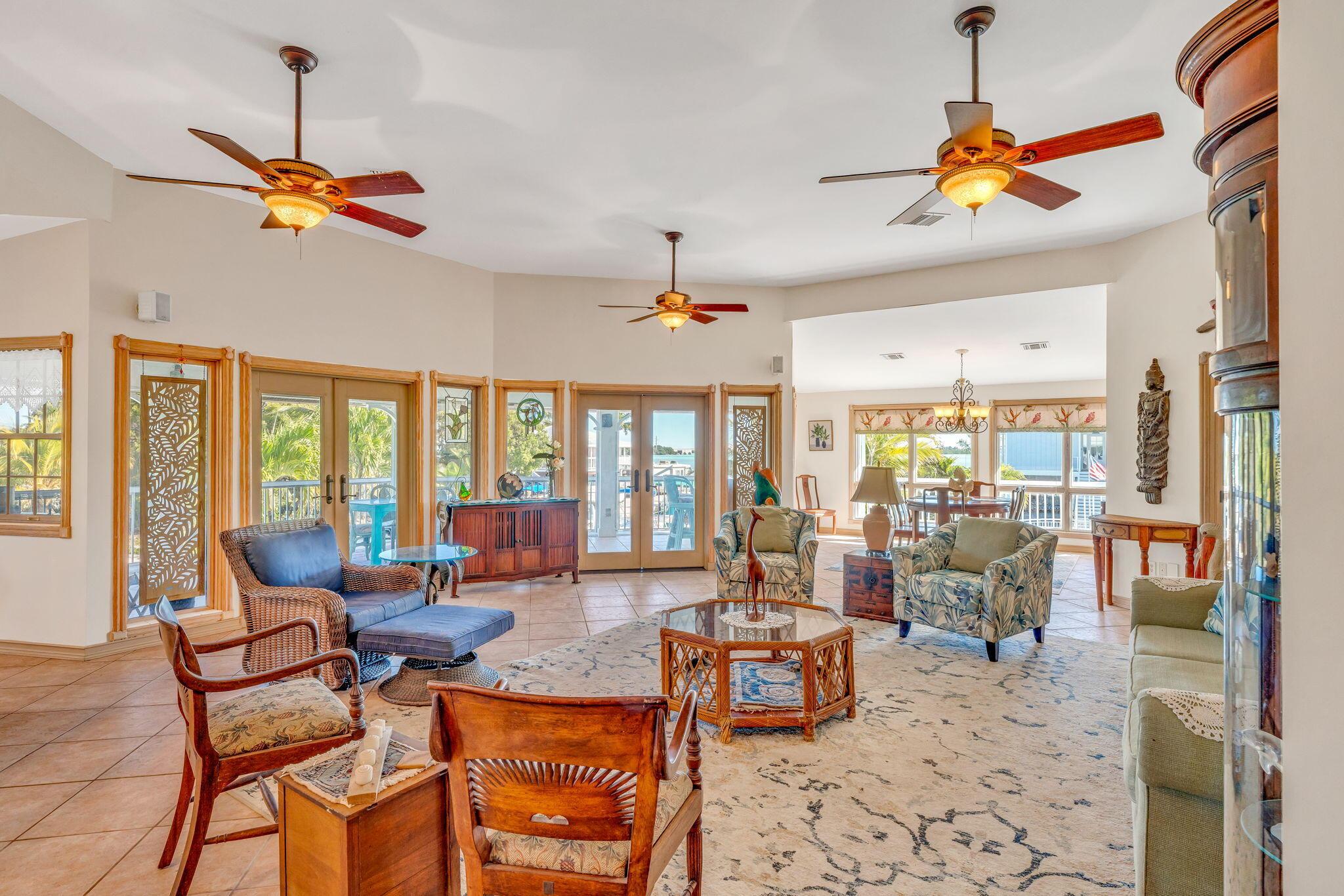 Image 4: Open Floor Plan