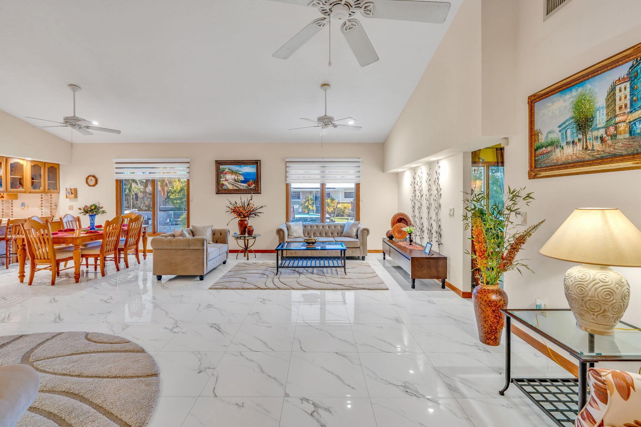 Image 3: Open Floor Plan