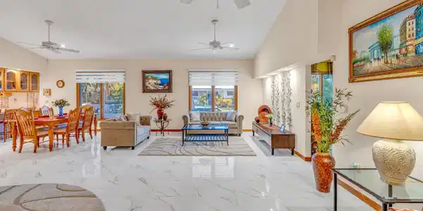 Image 3: Open Floor Plan