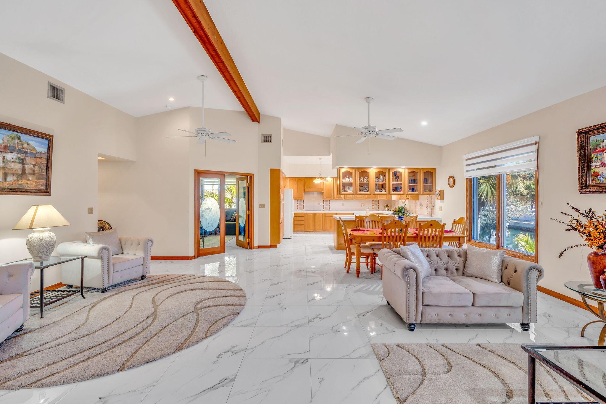 Image 4: Open Floor Plan