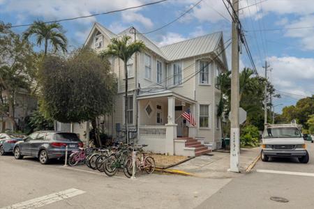 1220 Newton Street