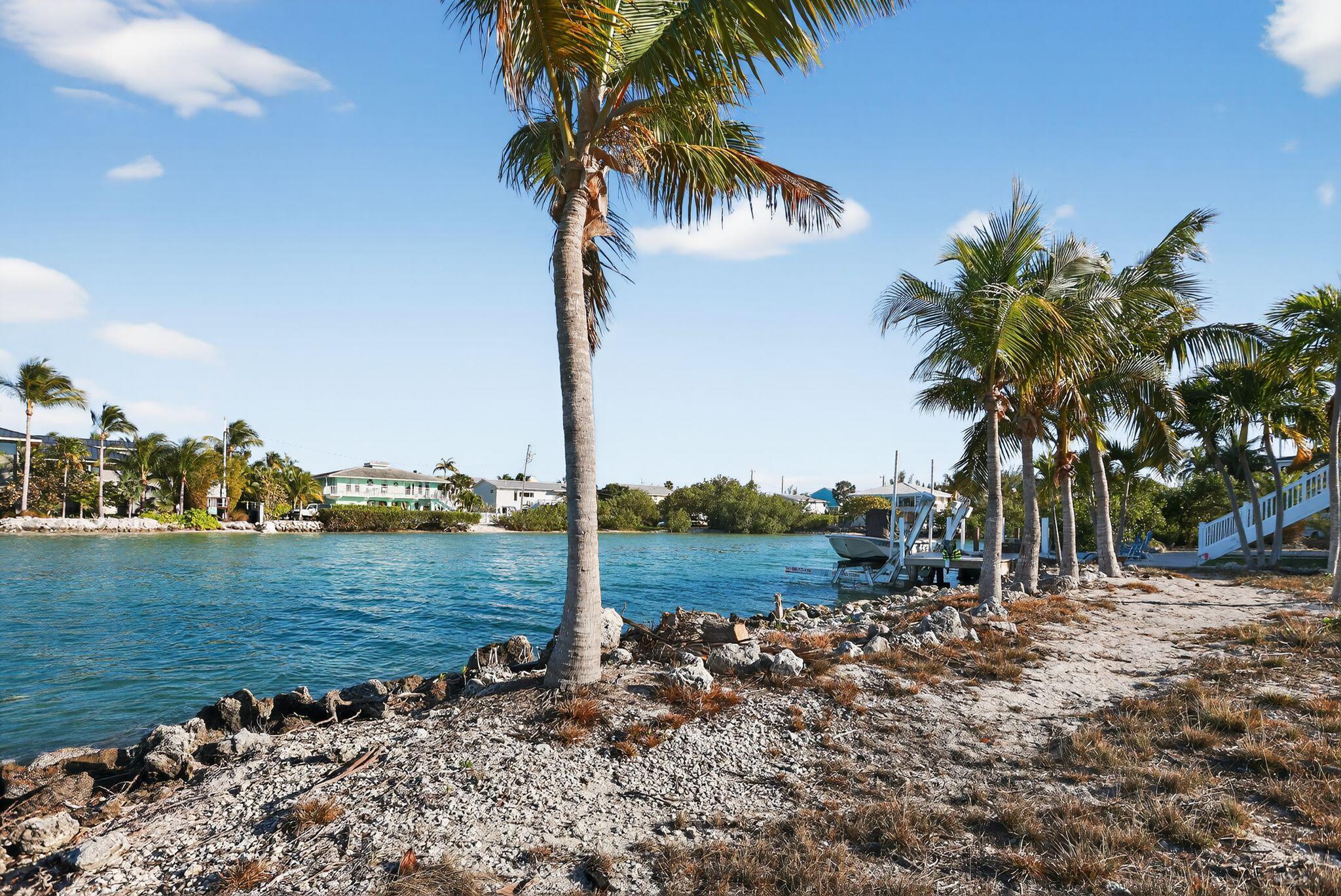 Image 2: 02_6_Palmetto_Dr_Key_West_FL_33040-Exter