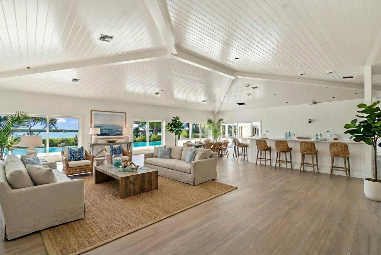 Image 3: Isla House