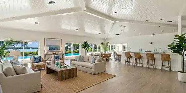 Image 3: Isla House