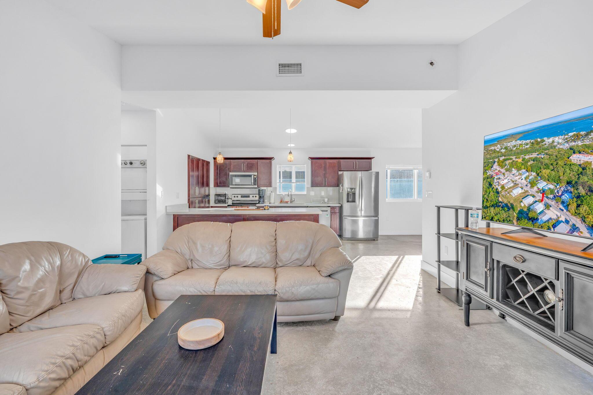 Image 3: Living room