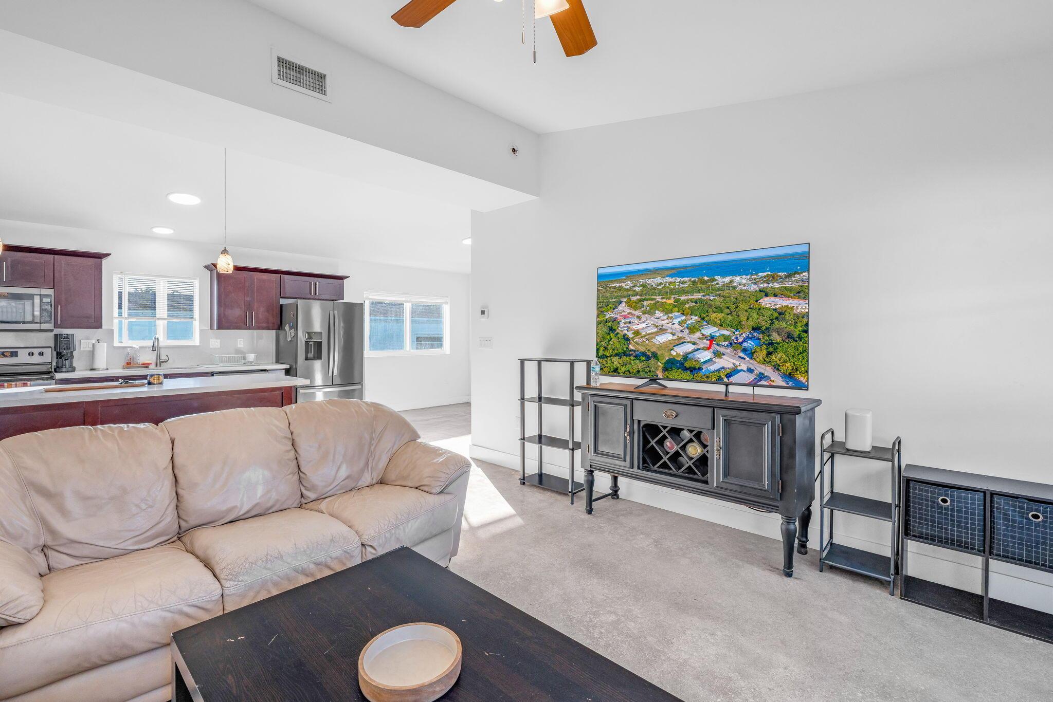 Image 4: Living room / KItchen