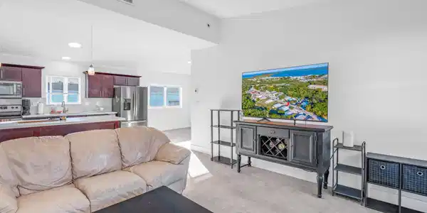 Image 4: Living room / KItchen