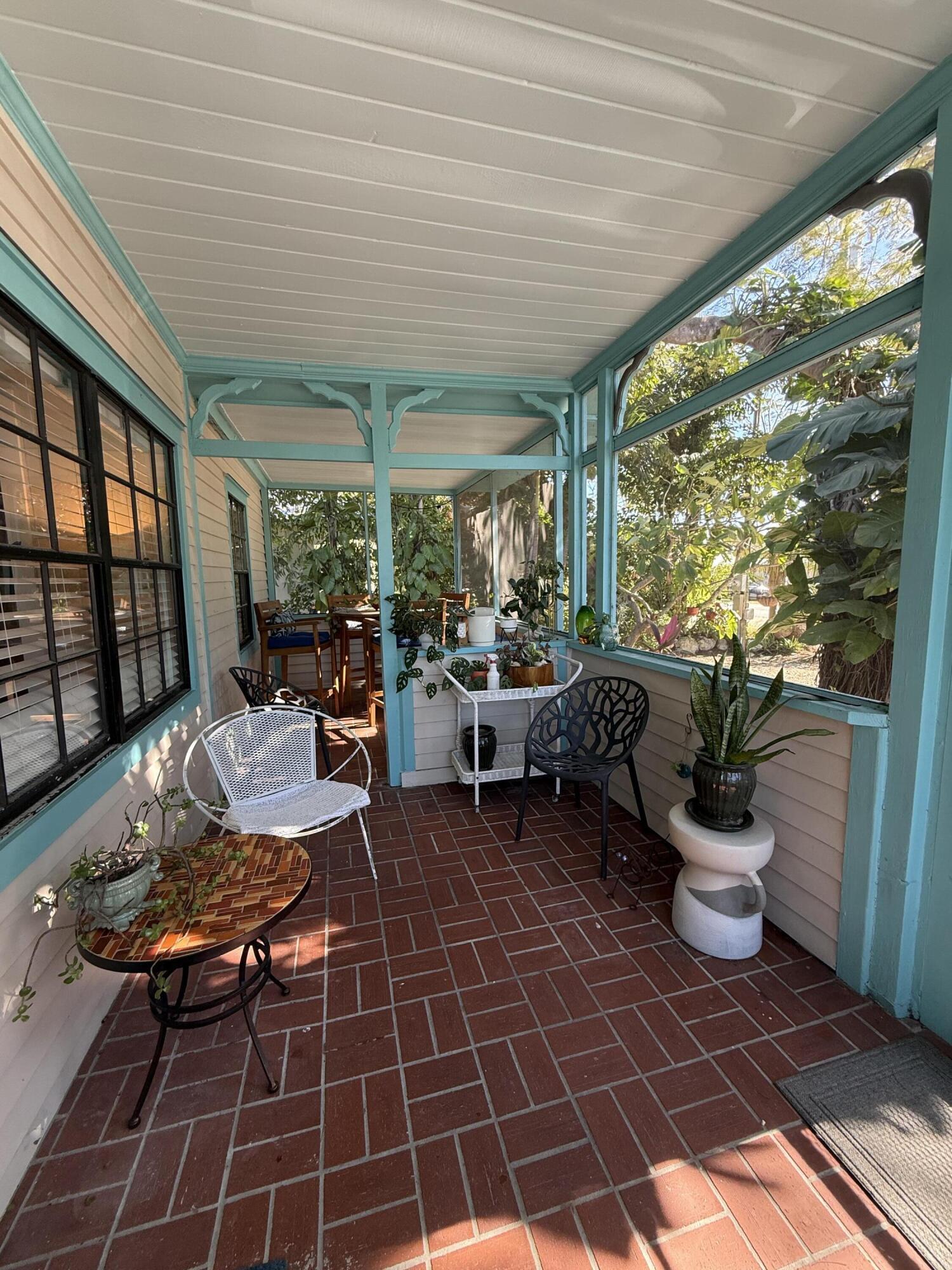 Image 3: Front Lanai