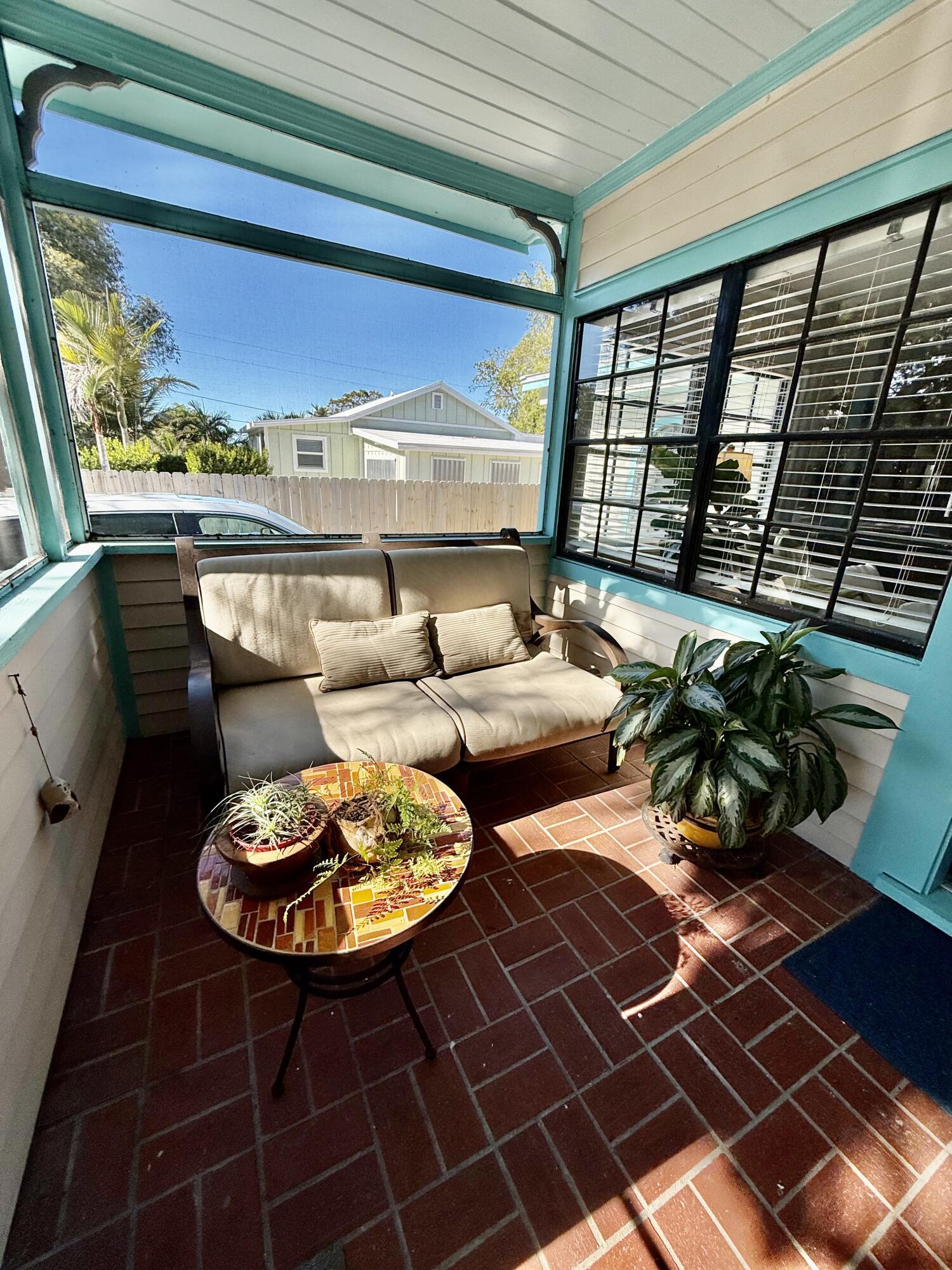 Image 4: Front Lanai