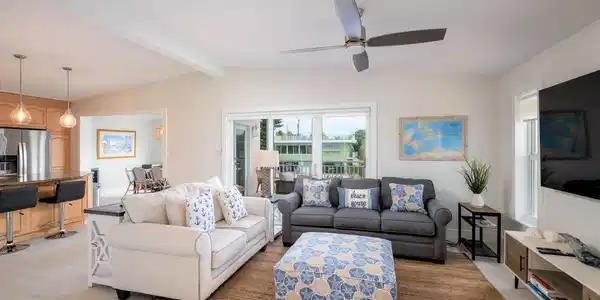 Image 4: Open floor plan