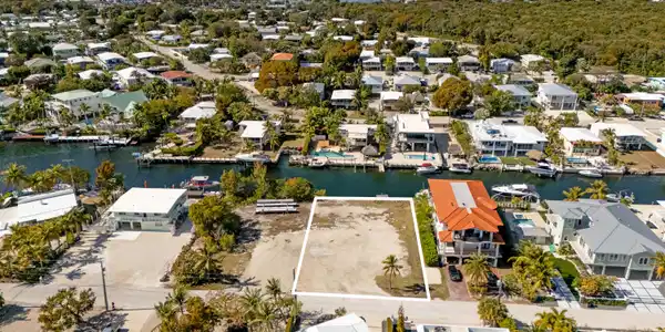 613 Island Drive