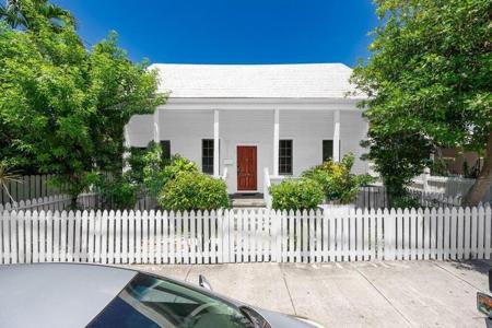 818 Elizabeth Street
