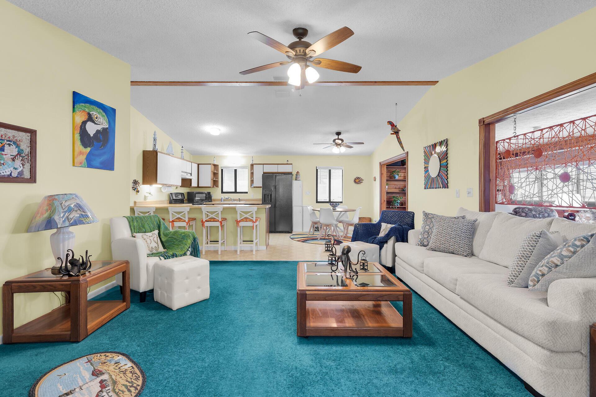 Image 3: Living