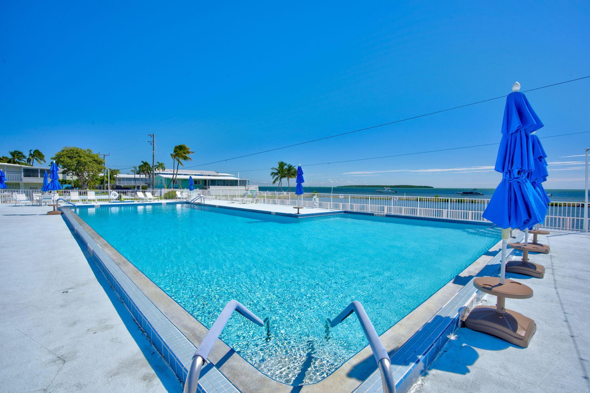 Image 2: Heated oceanfront pool