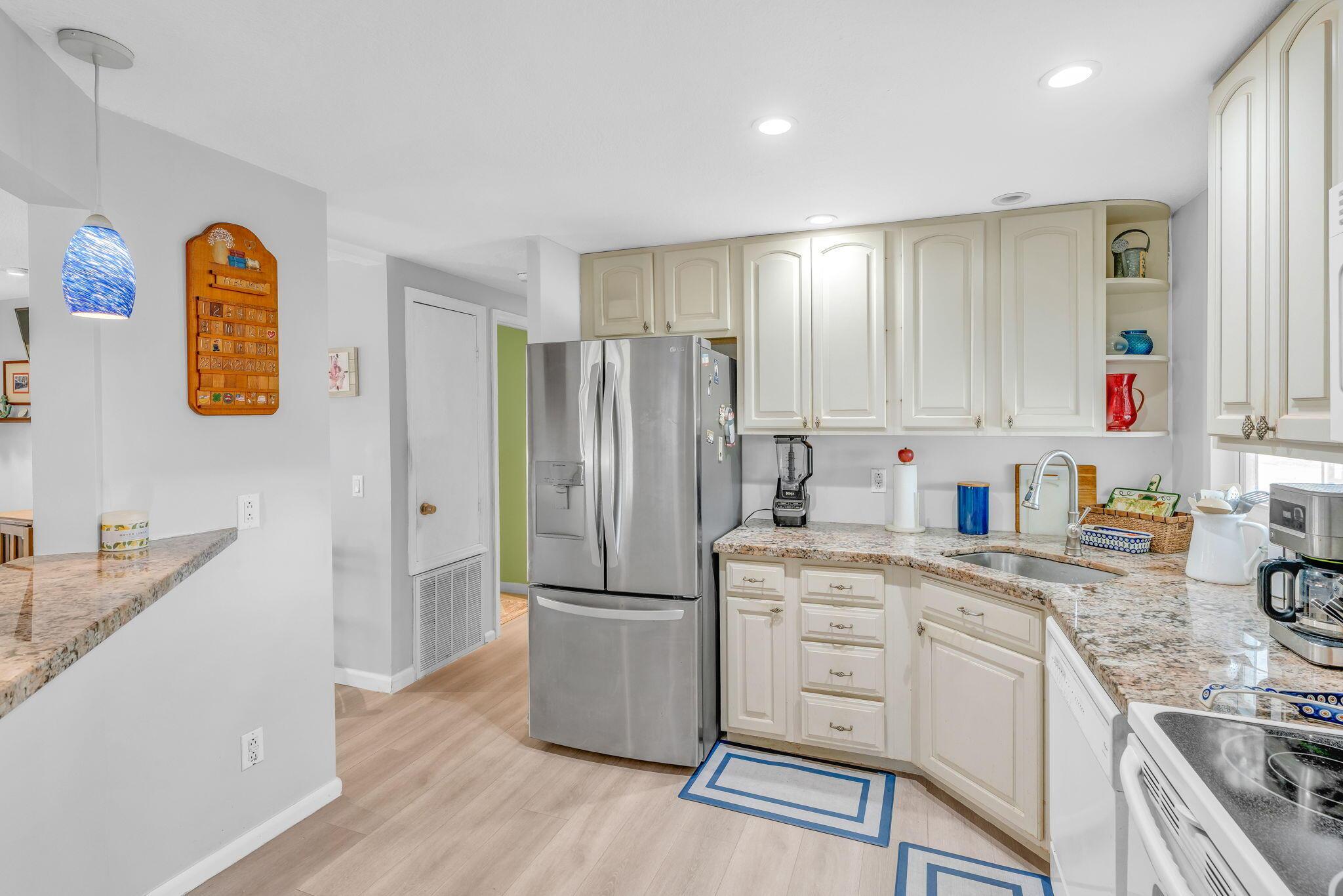 Image 3: Remodeled kitchen