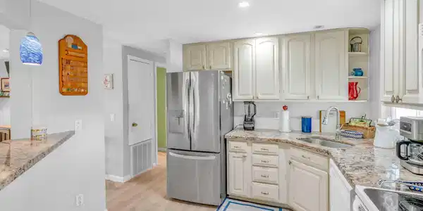 Image 3: Remodeled kitchen