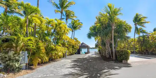 2950 Overseas Highway