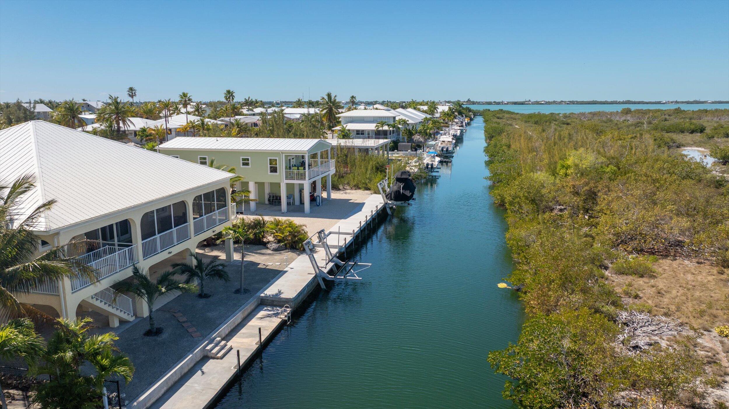 Image 4: Minutes to Pine Channel