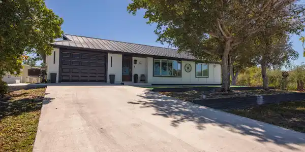 Image 3: exterior-14