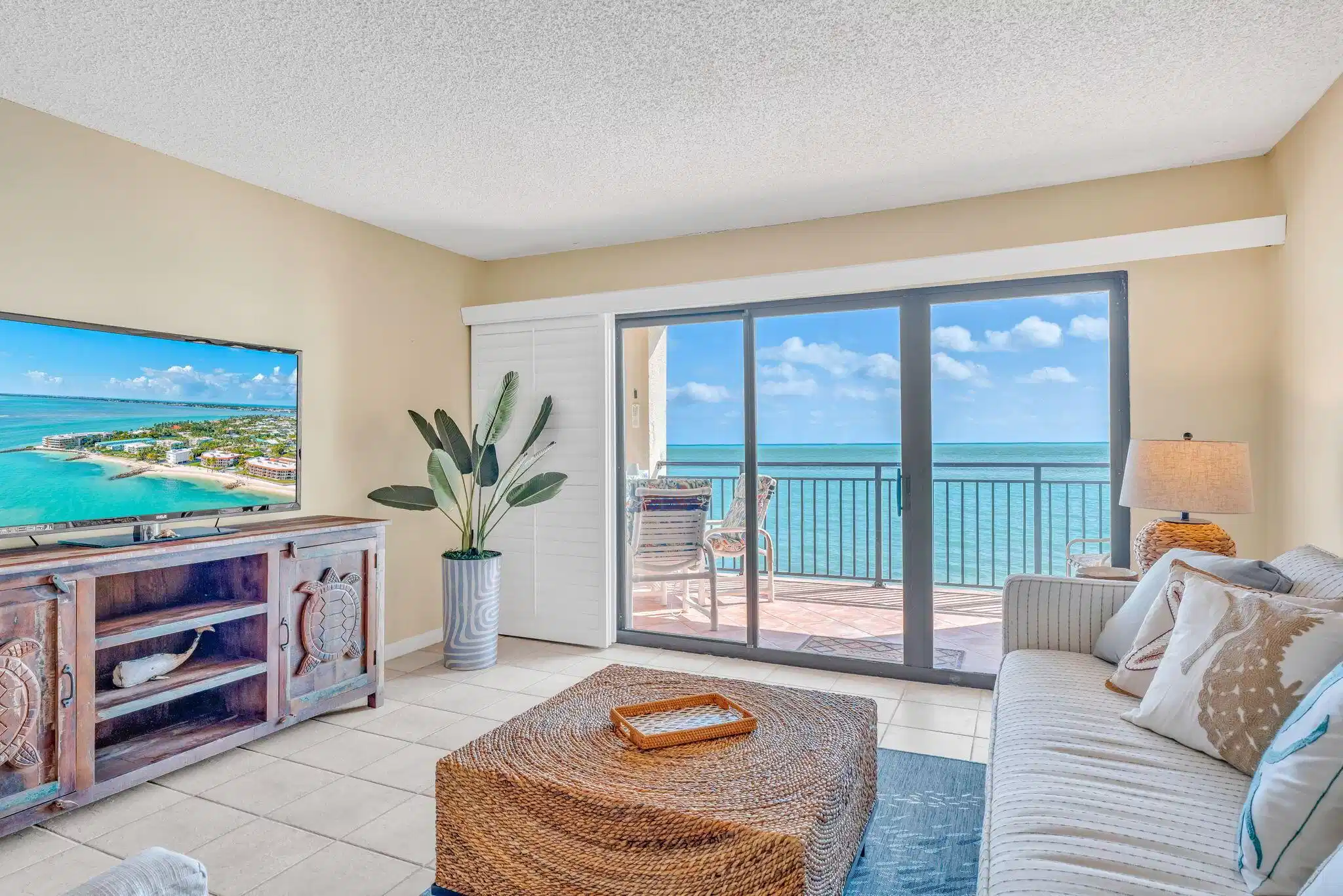 Image 1: 1001 w Ocean Dr #1-204