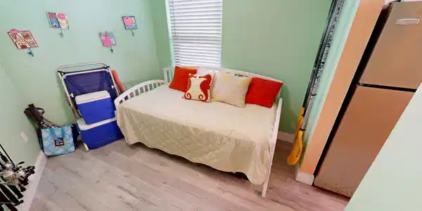 Image 4: 4