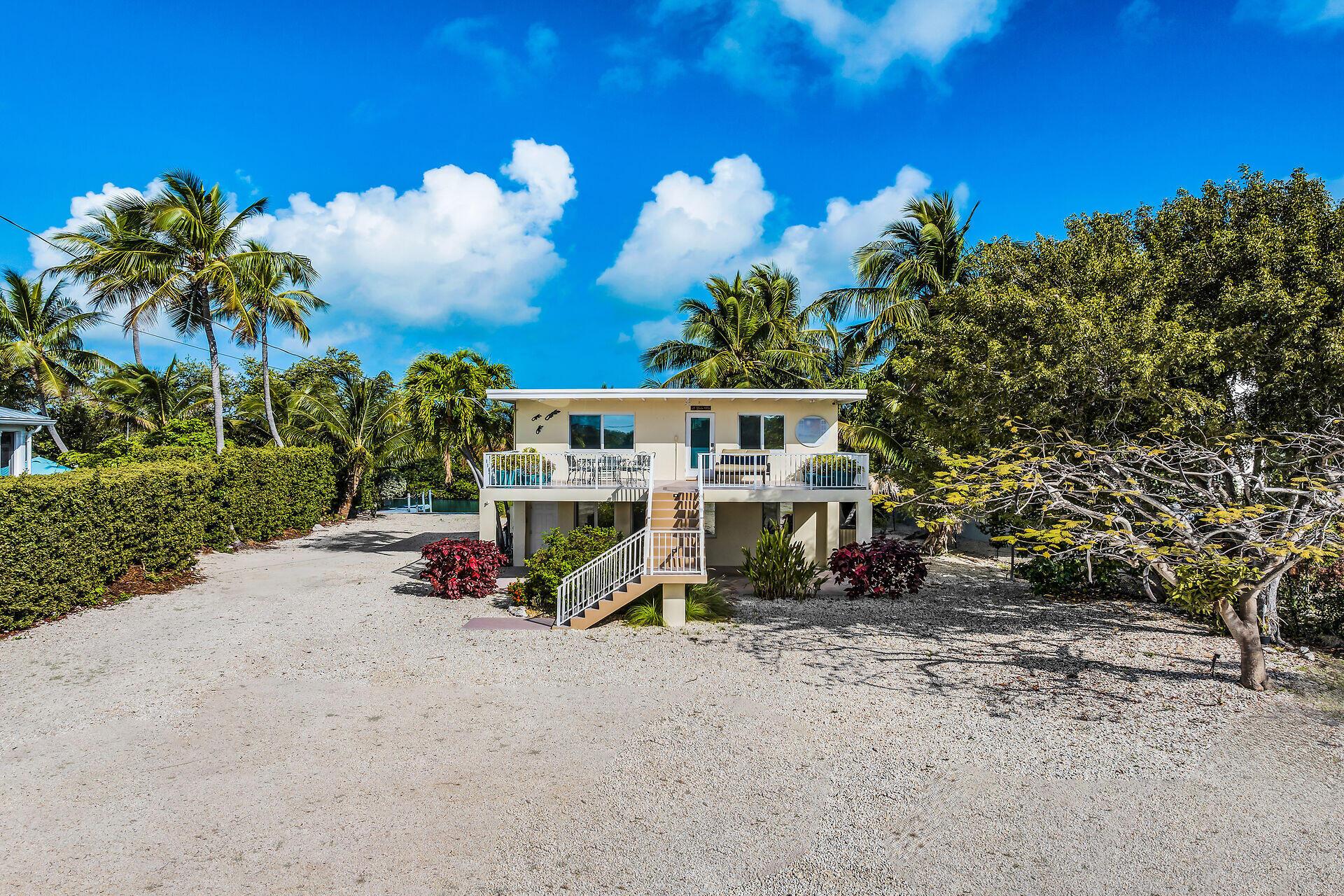 Image 3: 2 Bed, 2 Bath Home on Site