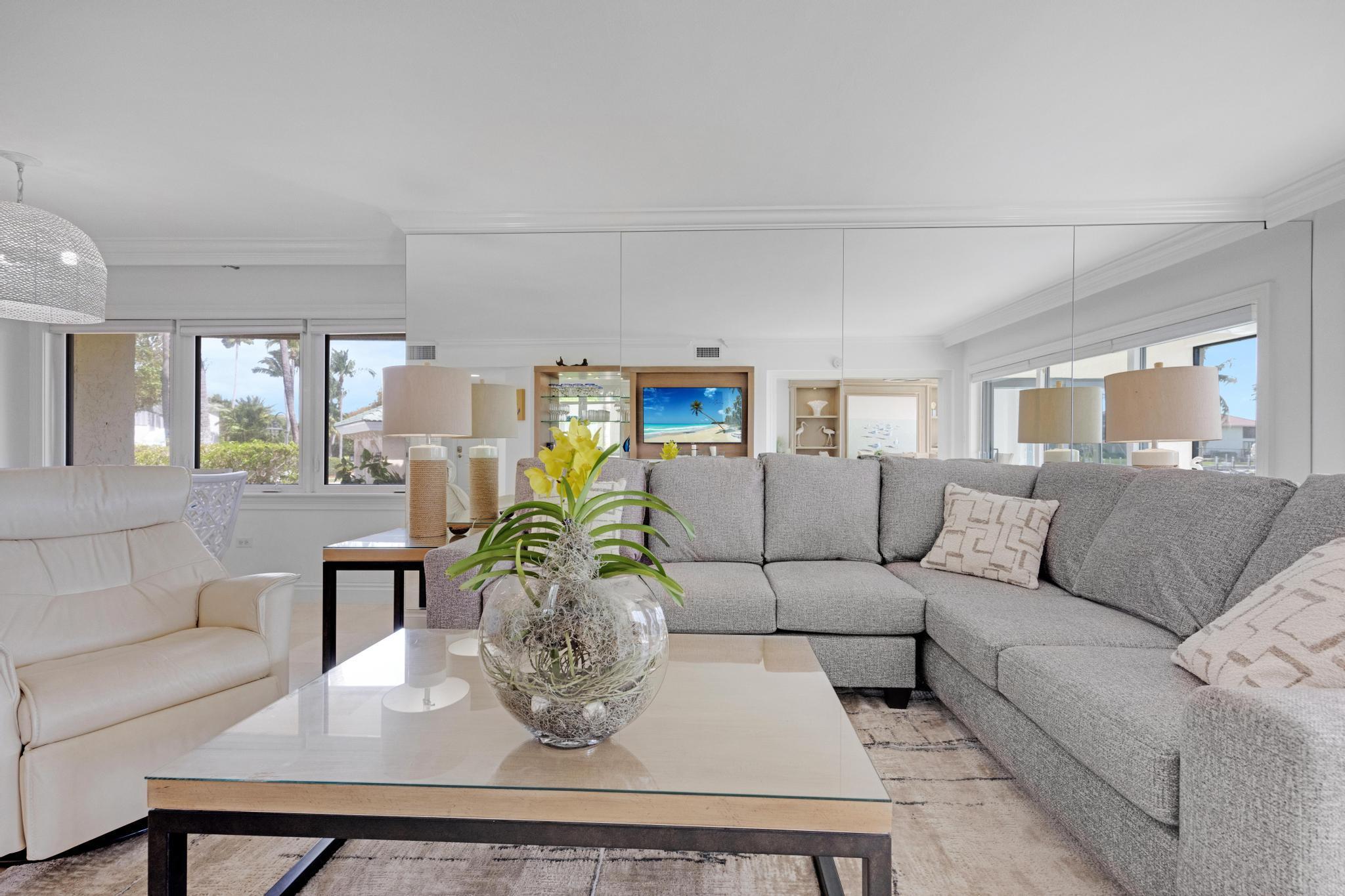 Image 3: Living room