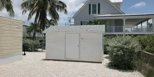 Image 4: shed - exterior