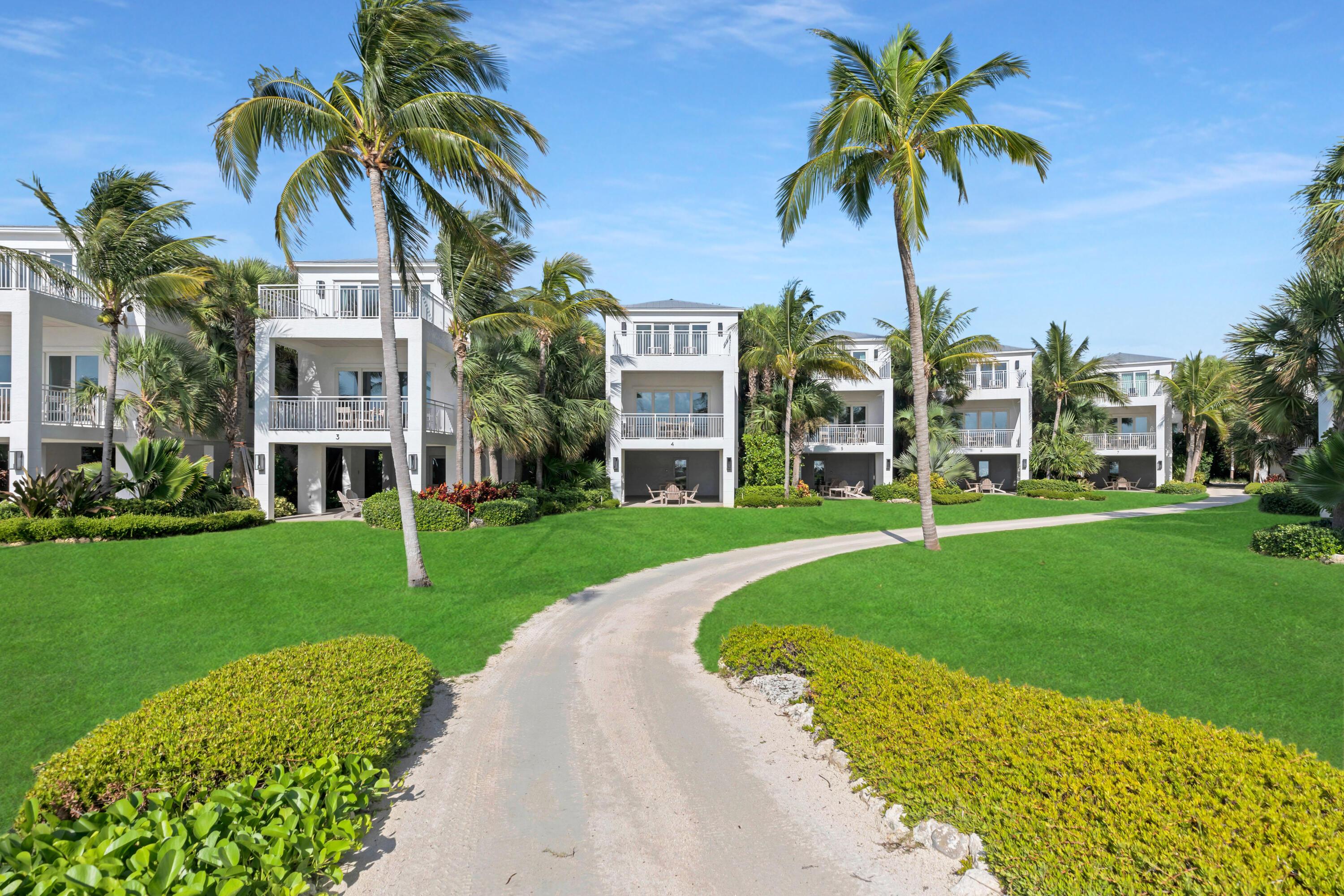 Image 3: Villa Pathway