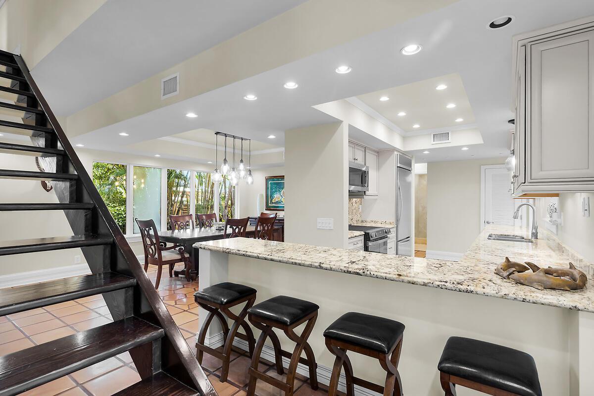 Image 3: kitchen2