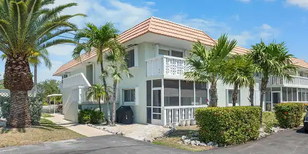 Image 3: Exterior