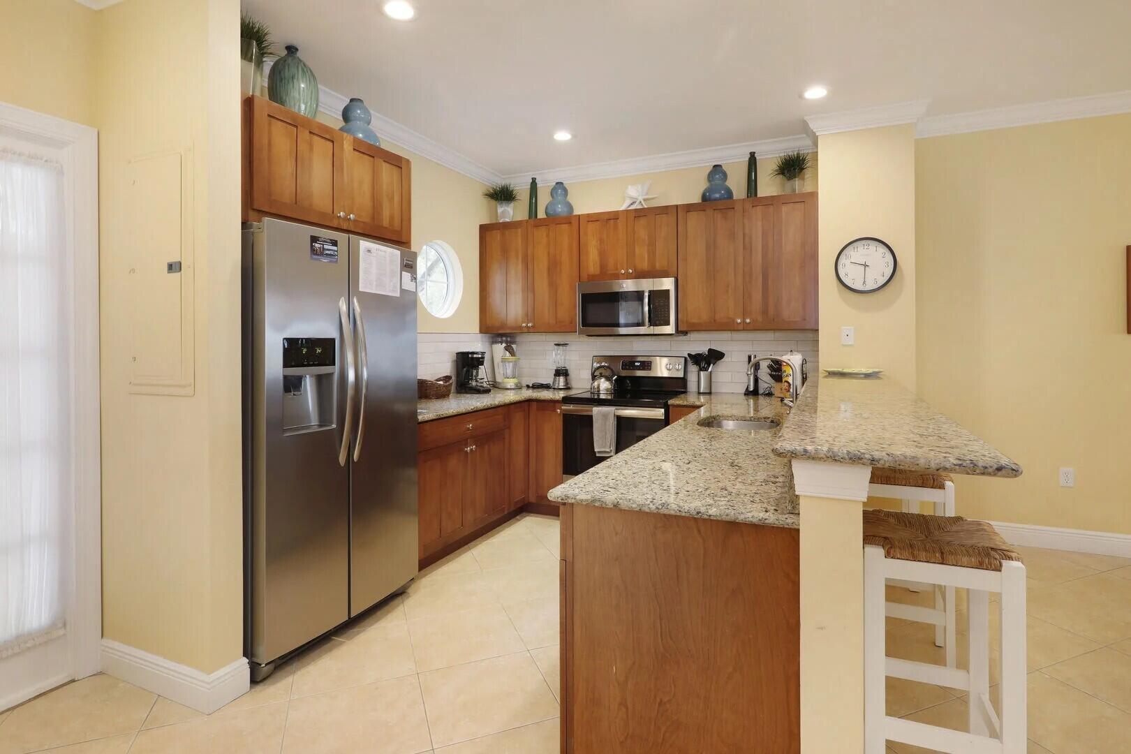Image 2: Indigo Reef 30 Kitchen