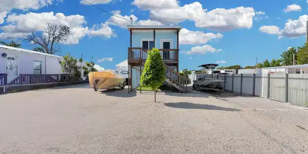 Image 2: 116 Garden St