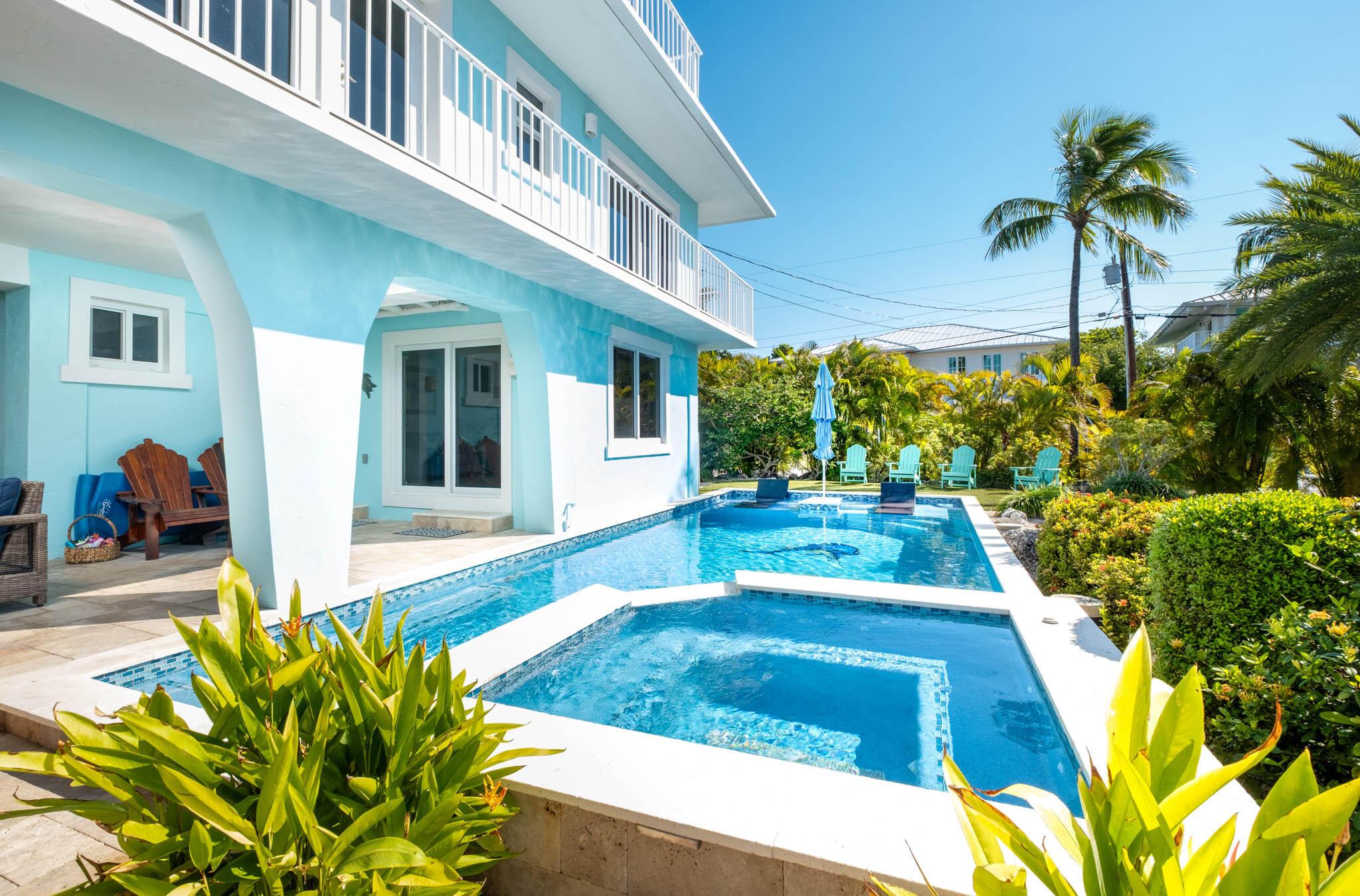 Image 3: Pool and spa