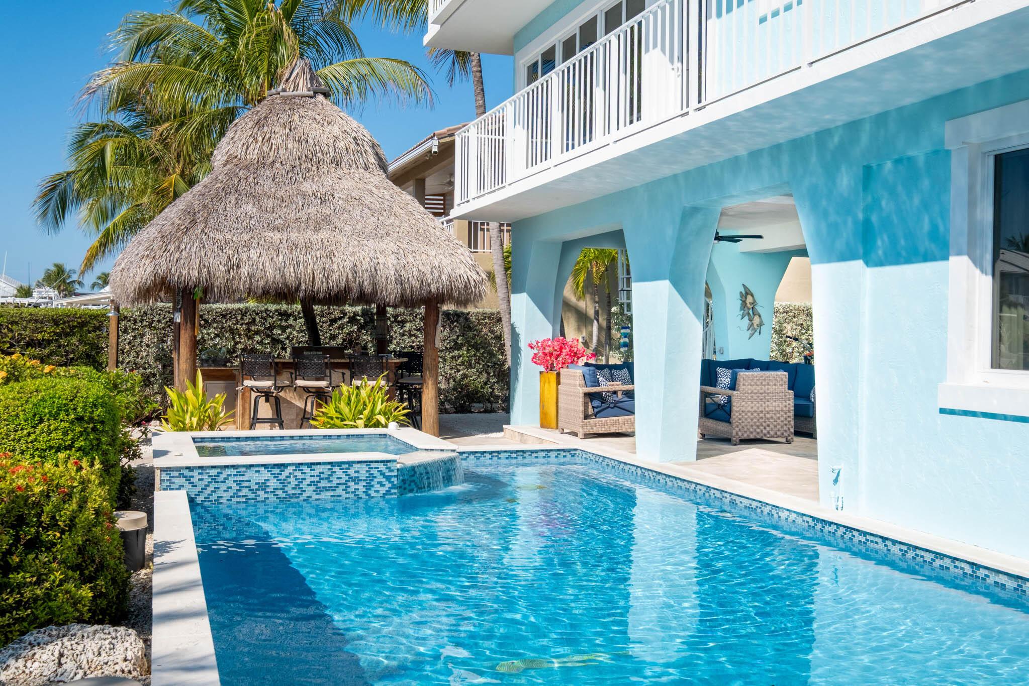 Image 4: Pool, tiki & entertaining area