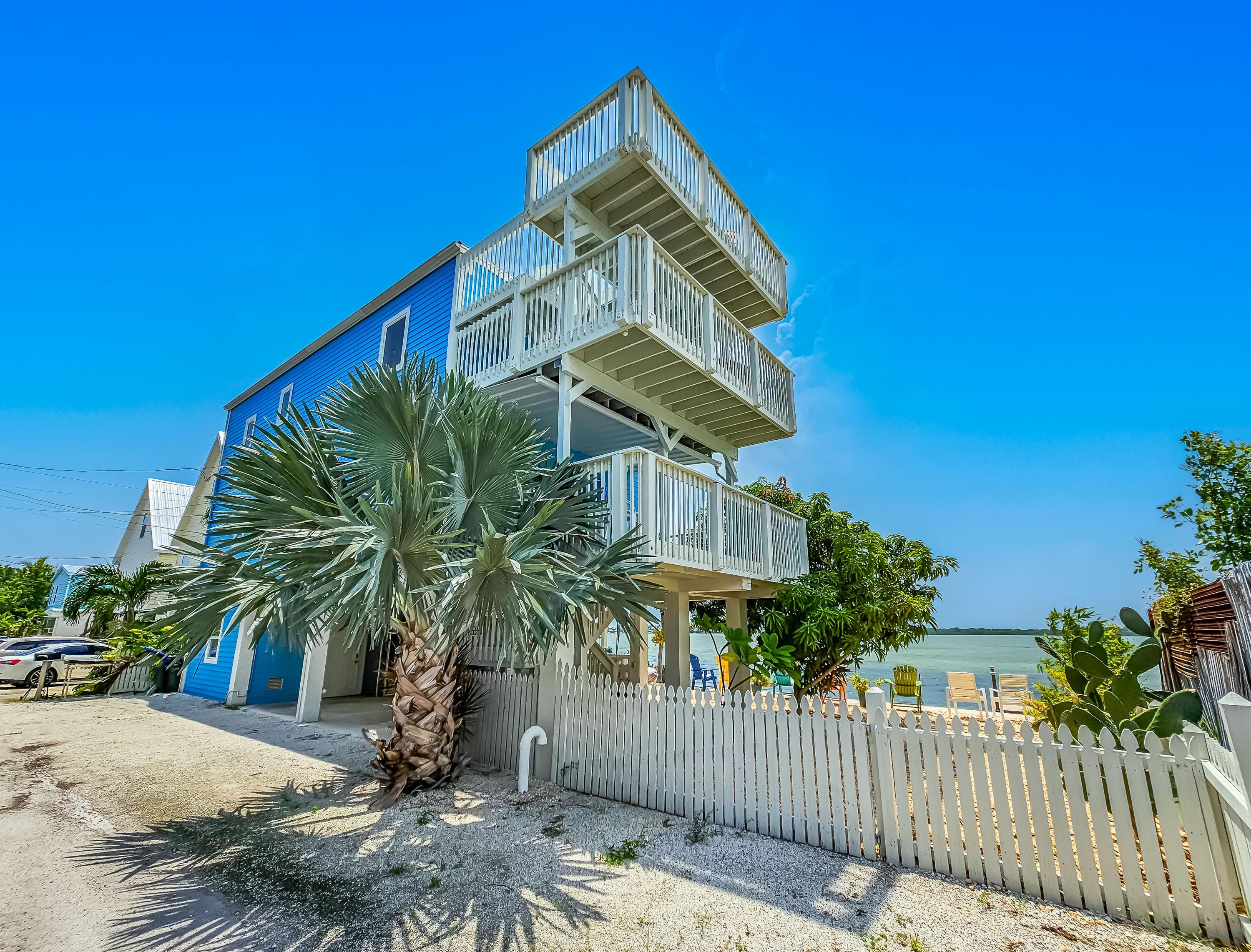 Image 3: Ocean Front Home with Sunset Views (7 of
