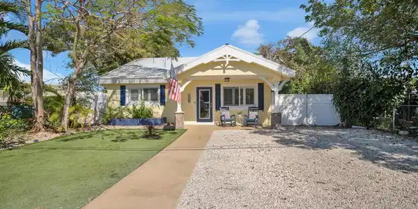 170 Hibiscus Street