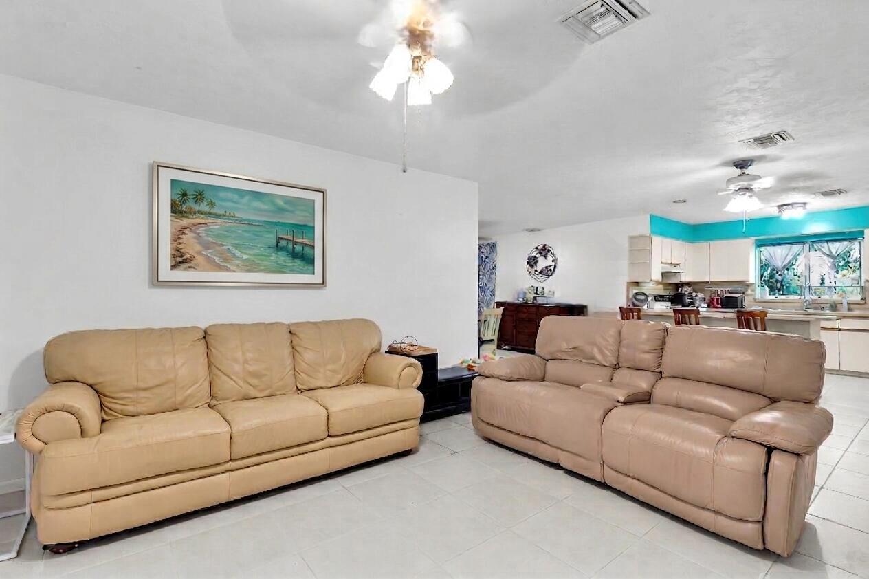 Image 3: Living Room