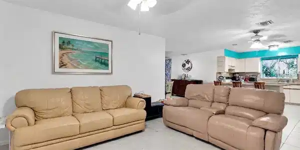 Image 3: Living Room