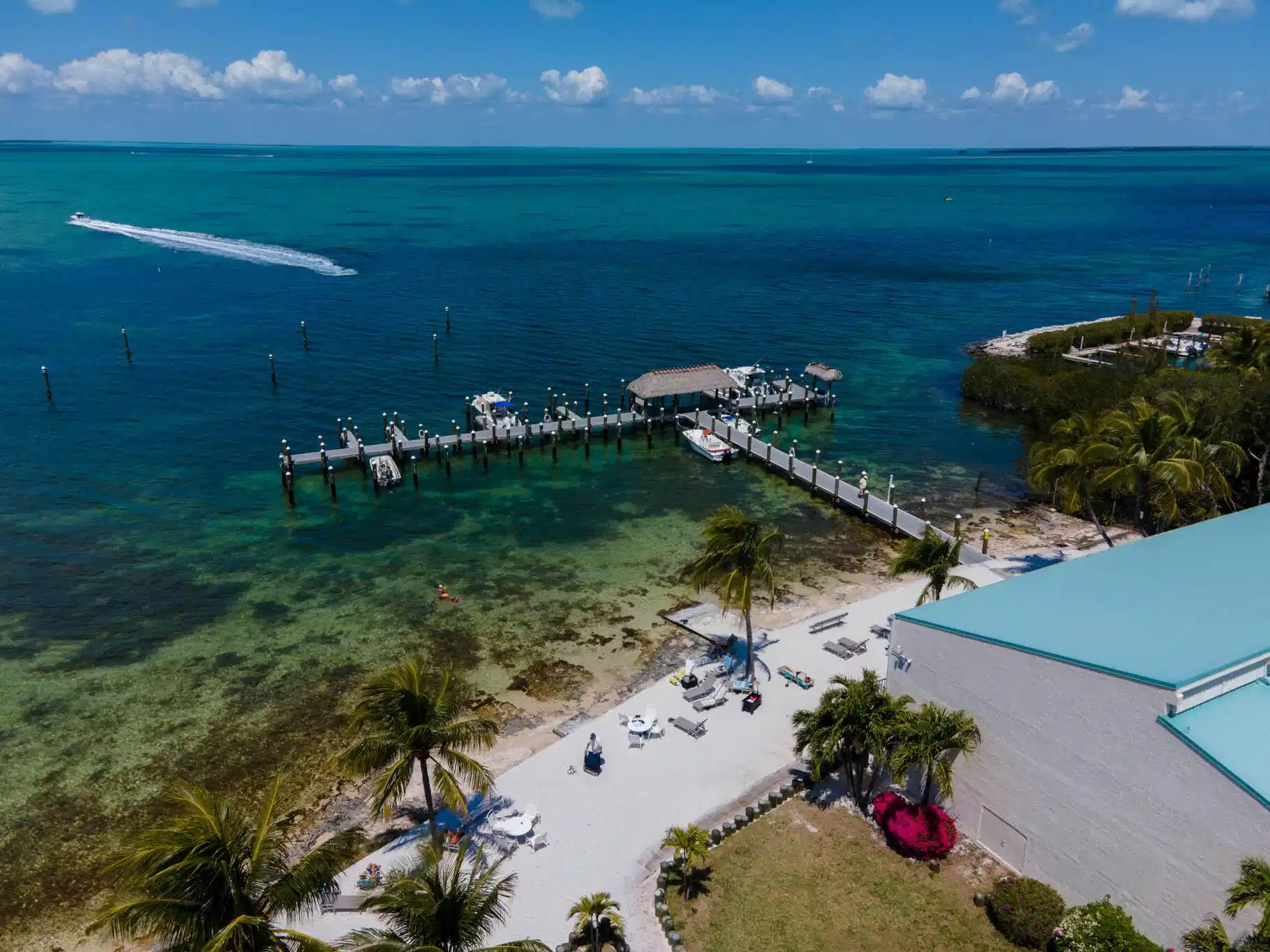Image 1: Executive Bay Club