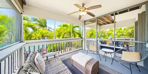 Image 2: Loft-Level Porch