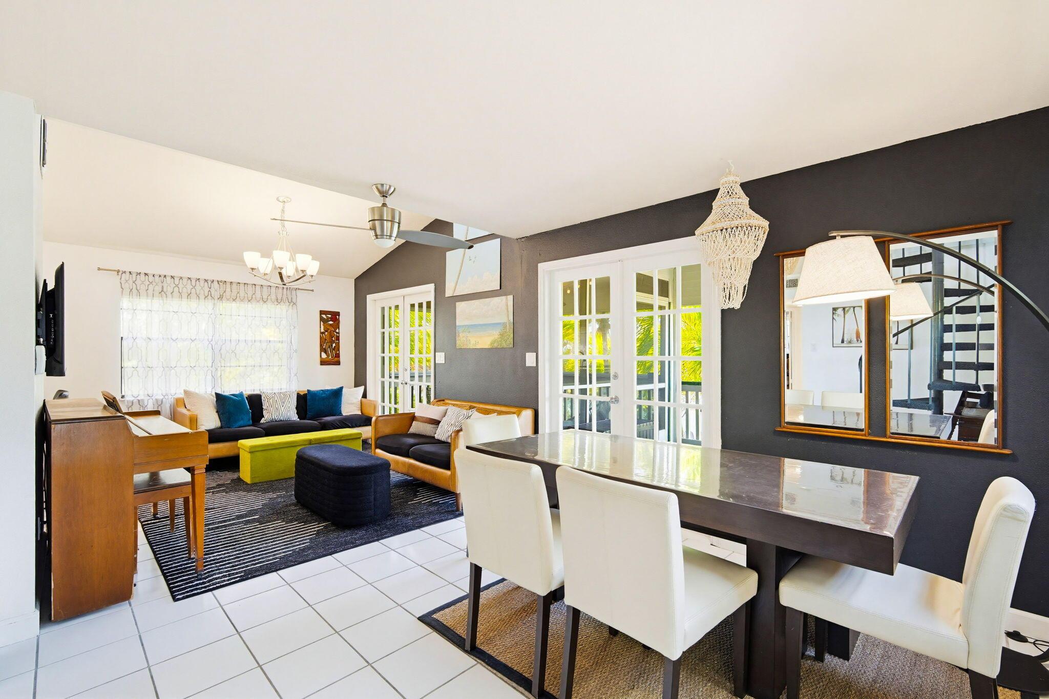 Image 3: Open Living Area