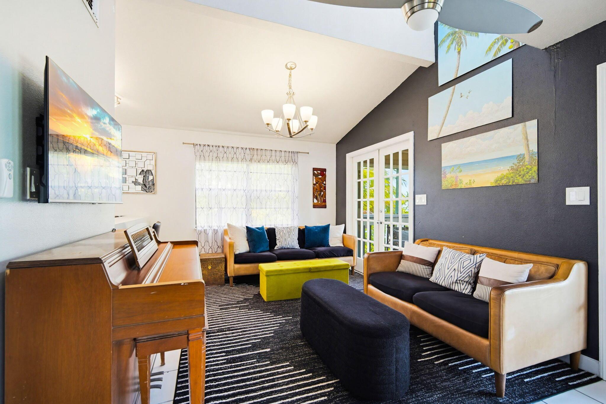 Image 4: Open Living Area