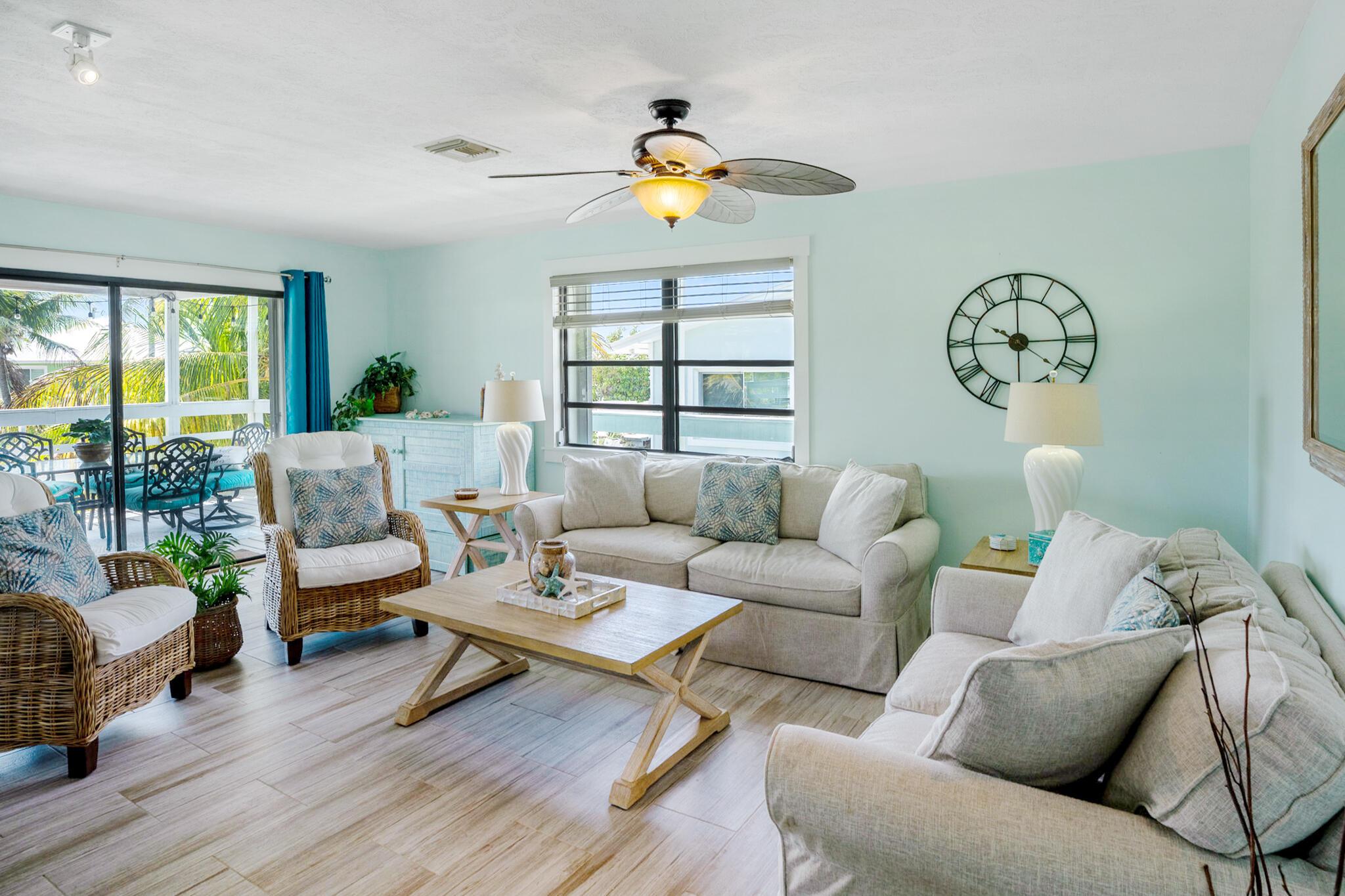 Image 3: Living area