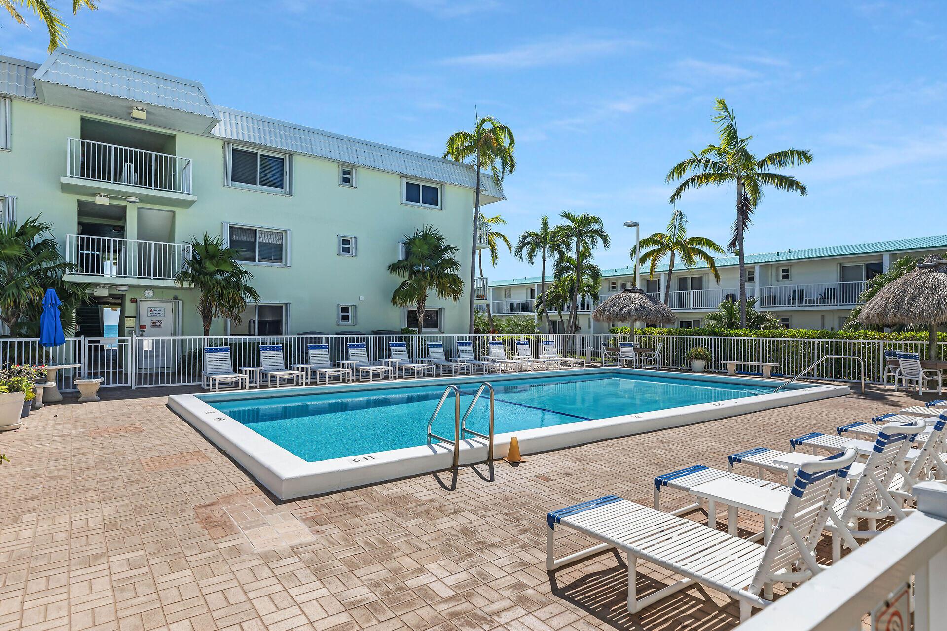 Image 3: Private Pool