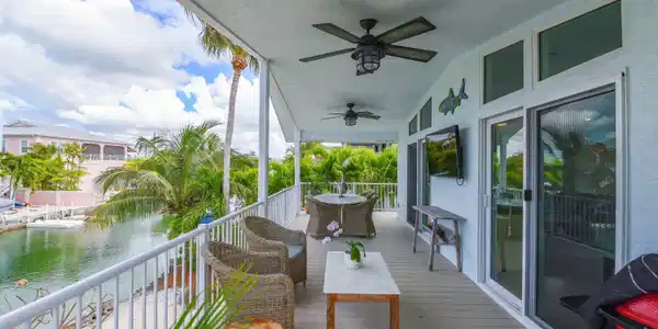 Image 2: 031-637Carib-SummerlandKey-porch