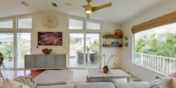Image 3: 028-637Carib-SummerlandKey-living porch