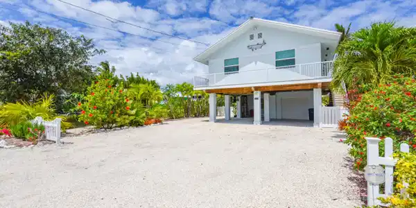 Image 4: 049-637Carib-SummerlandKey-front